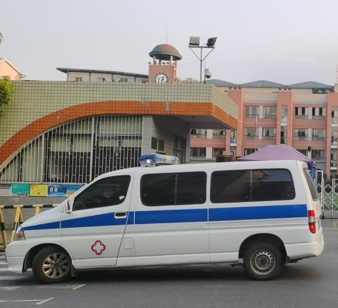 宁德救护车出租护送骨折病人一公里多少钱